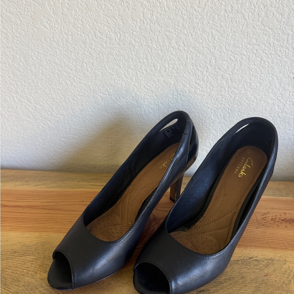 Clarks Peep-Toe Heels – Black